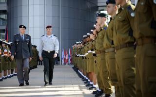 Puolustusarmeija vartioi.  Israelin armeija.  Israelin puolustusvoimat.  Israelin maajoukot